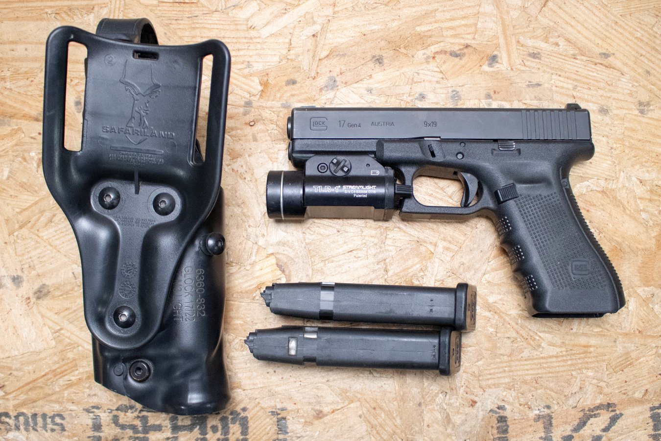 GLOCK 17 Gen4 9mm Police Trade-In Pistol with TLR-1 Light and Safariland Holster(Good Condition)